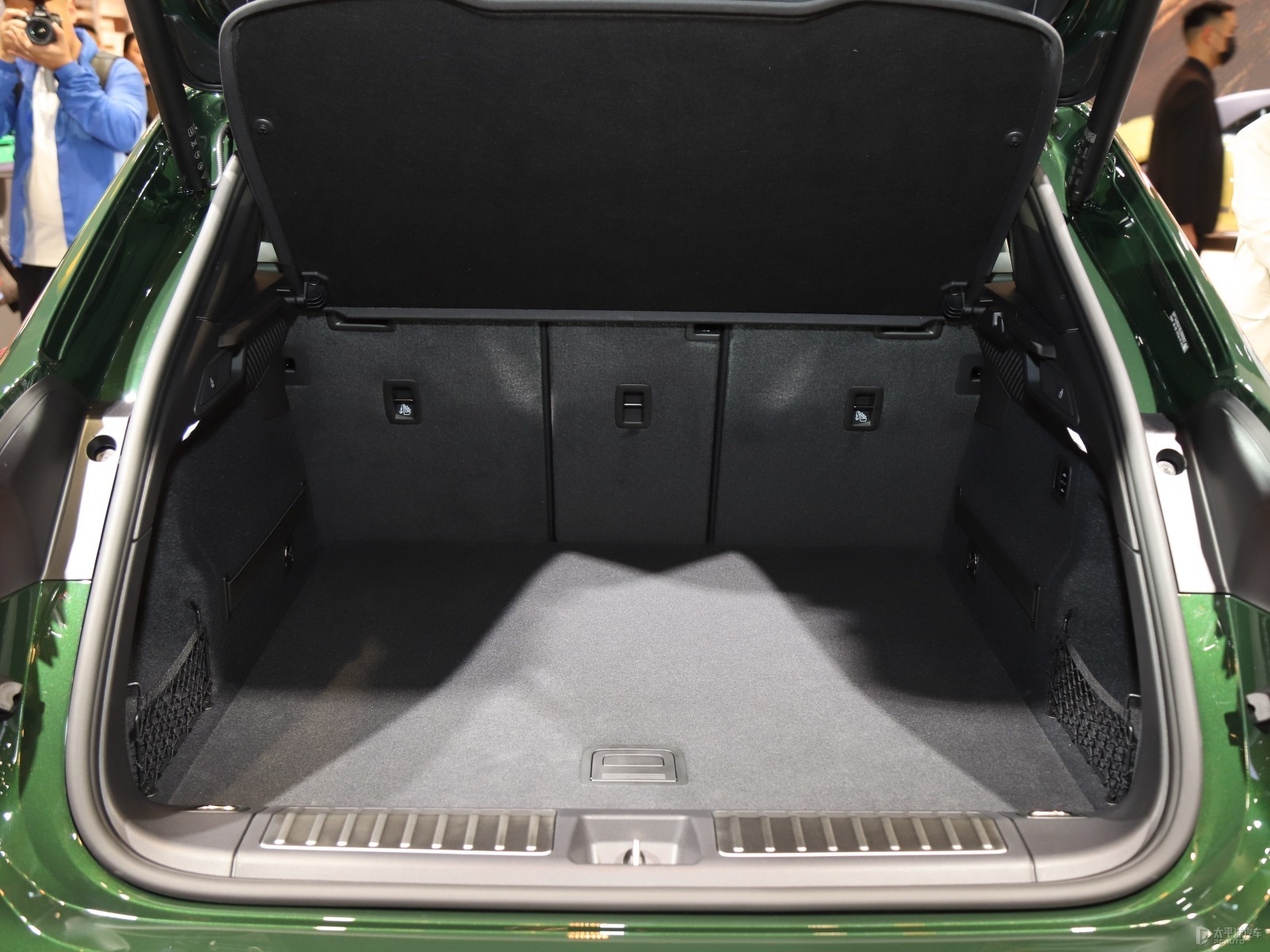 Macan EV空間高清大圖