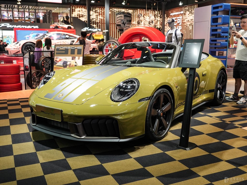 橄欖色保時捷911整車外觀外觀圖片