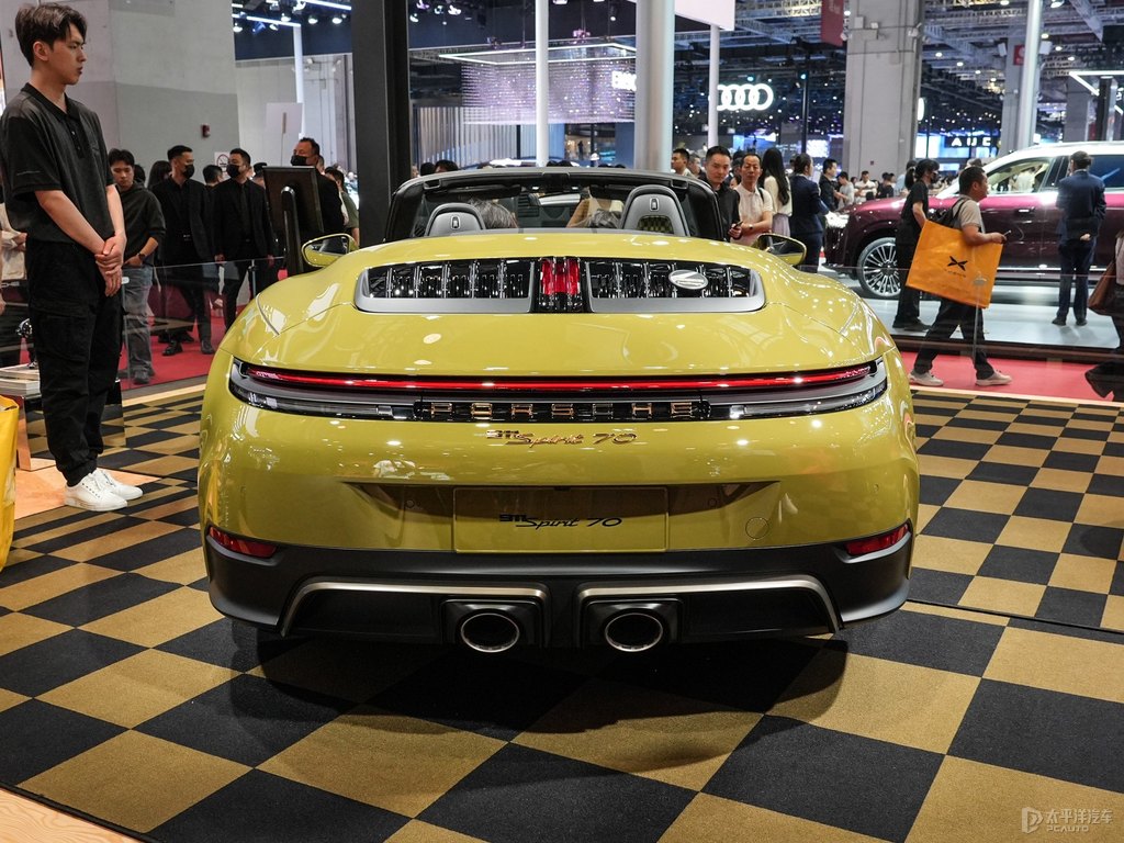 橄欖色保時捷911整車外觀外觀圖片