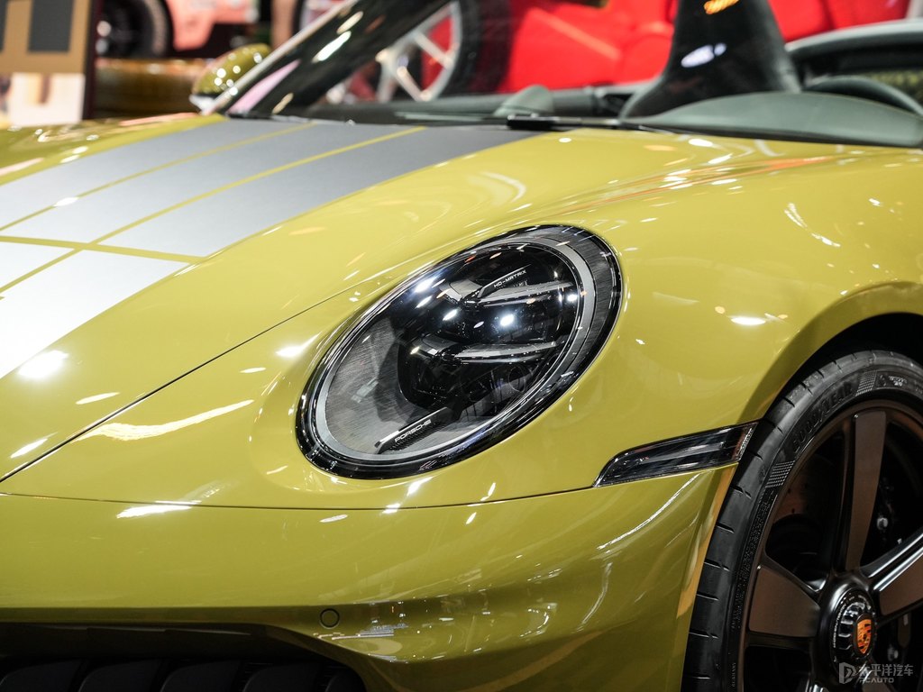 橄欖色保時捷911車頭外觀圖片