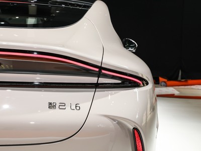 智己L6 車尾設(shè)計(jì)