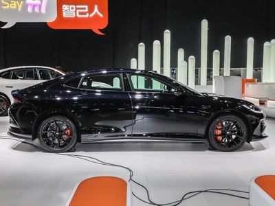 在智己 LS6 和 L6 之間，哪個比較好？