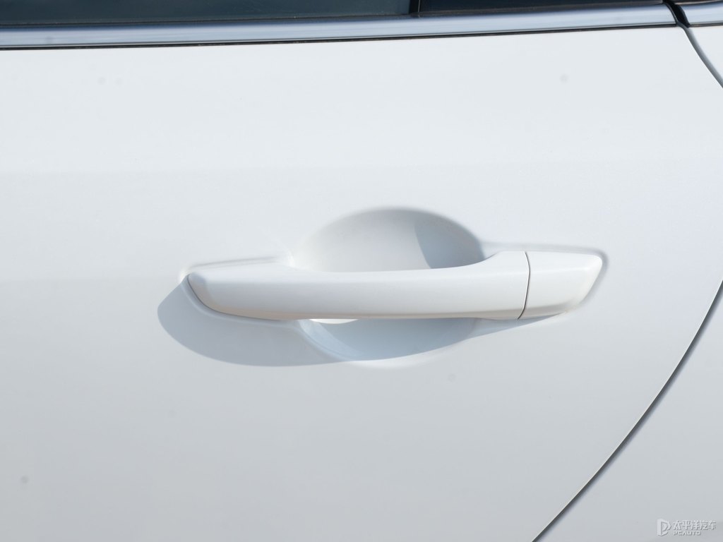 閃光冰晶白逸動PLUS車身外觀圖片