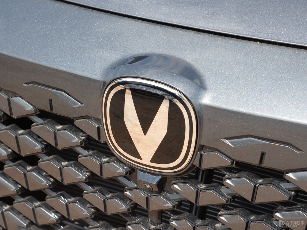 炫影灰長(zhǎng)安CS55PLUS車頭外觀圖片