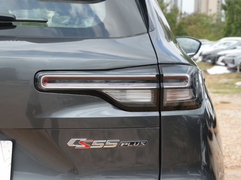 炫影灰長(zhǎng)安CS55PLUS車尾外觀圖片