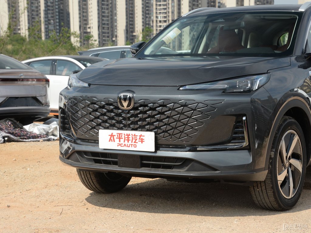 炫影灰長(zhǎng)安CS55PLUS車頭外觀圖片