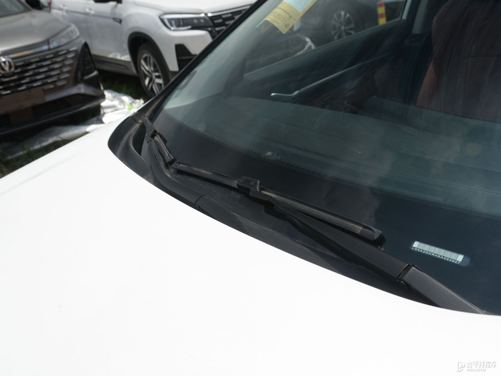 閃光冰晶白逸動PLUS車廂內(nèi)飾圖片