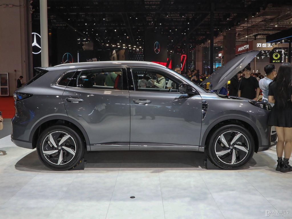 炫影灰長(zhǎng)安CS55PLUS整車外觀外觀圖片