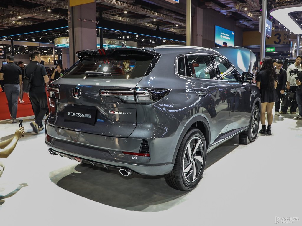 炫影灰長安CS55PLUS整車外觀外觀圖片