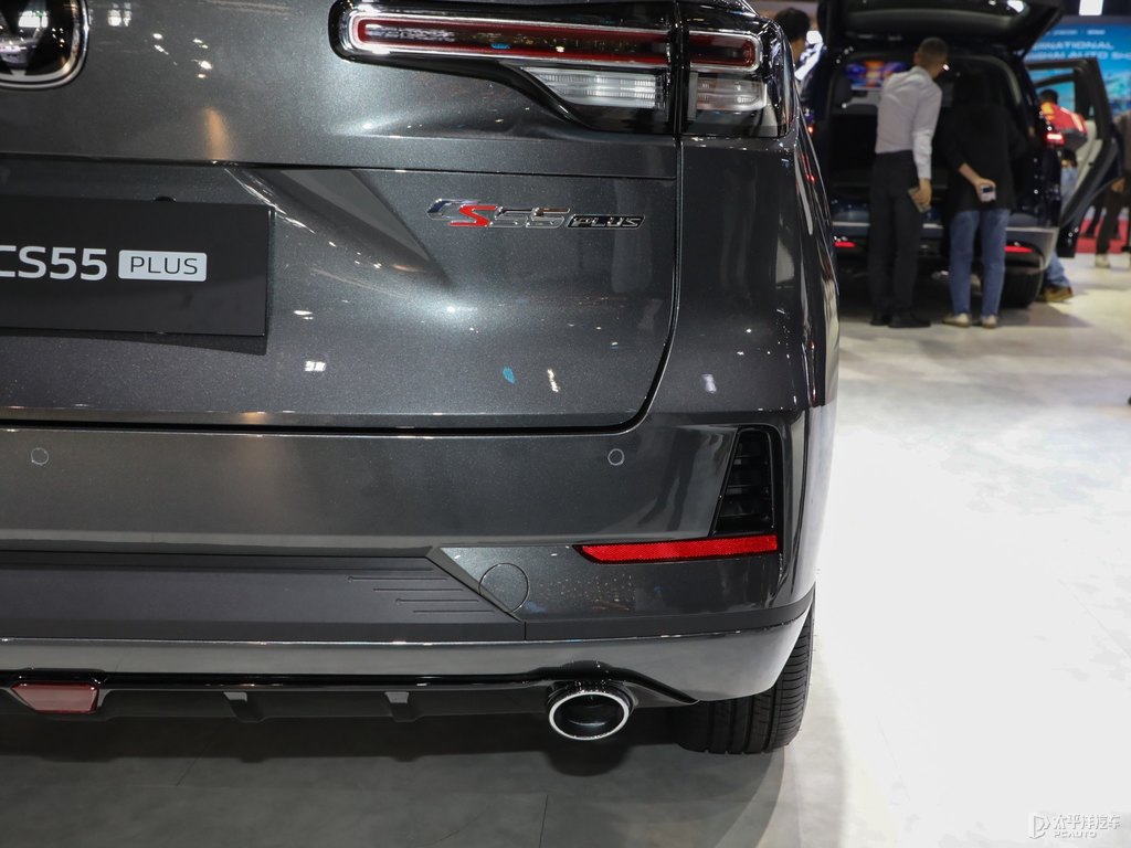 炫影灰長安CS55PLUS車尾外觀圖片