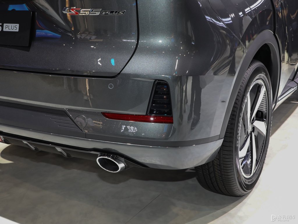 炫影灰長(zhǎng)安CS55PLUS車尾外觀圖片