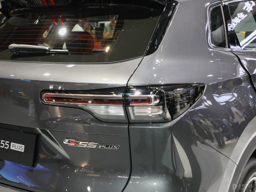 炫影灰長(zhǎng)安CS55PLUS車尾外觀圖片