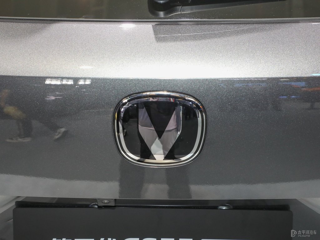 炫影灰長安CS55PLUS車尾外觀圖片