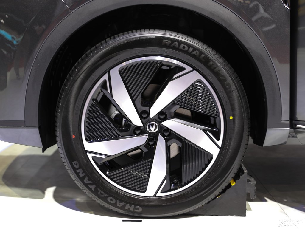 炫影灰長安CS55PLUS車身外觀圖片