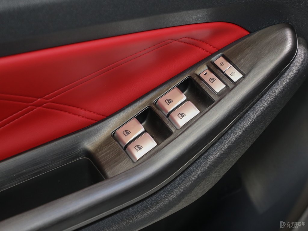 炫影灰長(zhǎng)安CS55PLUS車廂內(nèi)飾圖片