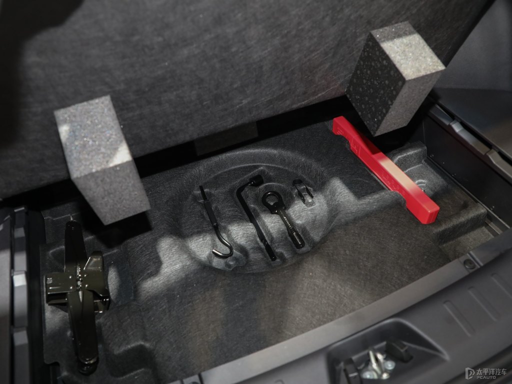 炫影灰長(zhǎng)安CS55PLUS后備廂空間圖片