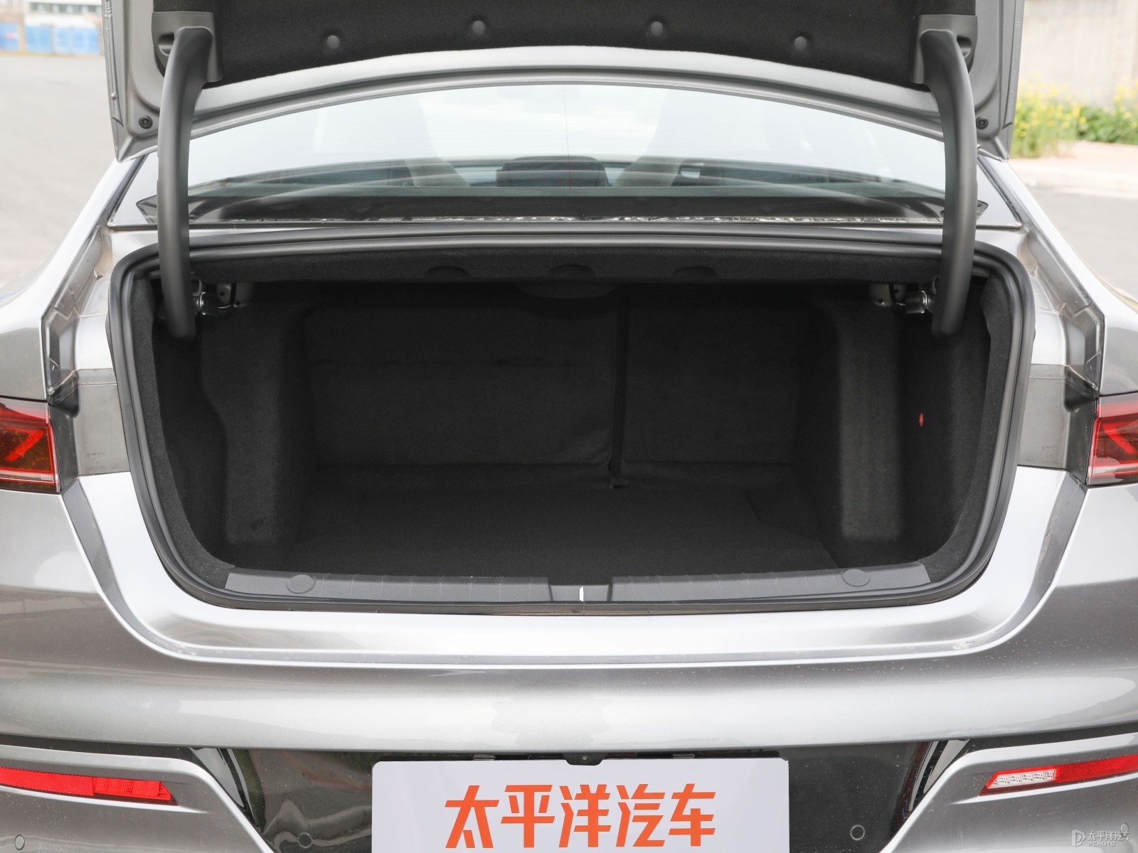 秦PLUS空間高清大圖