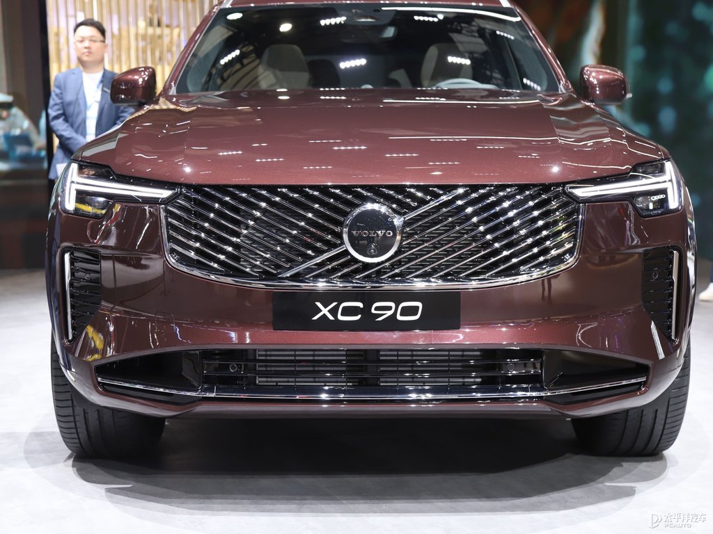 森莓紅沃爾沃XC90車頭外觀圖片