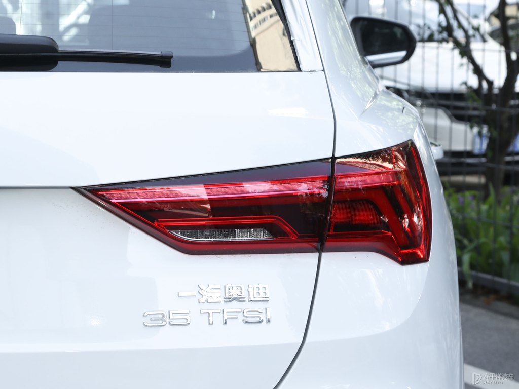 奧迪Q3車(chē)尾外觀(guān)圖片