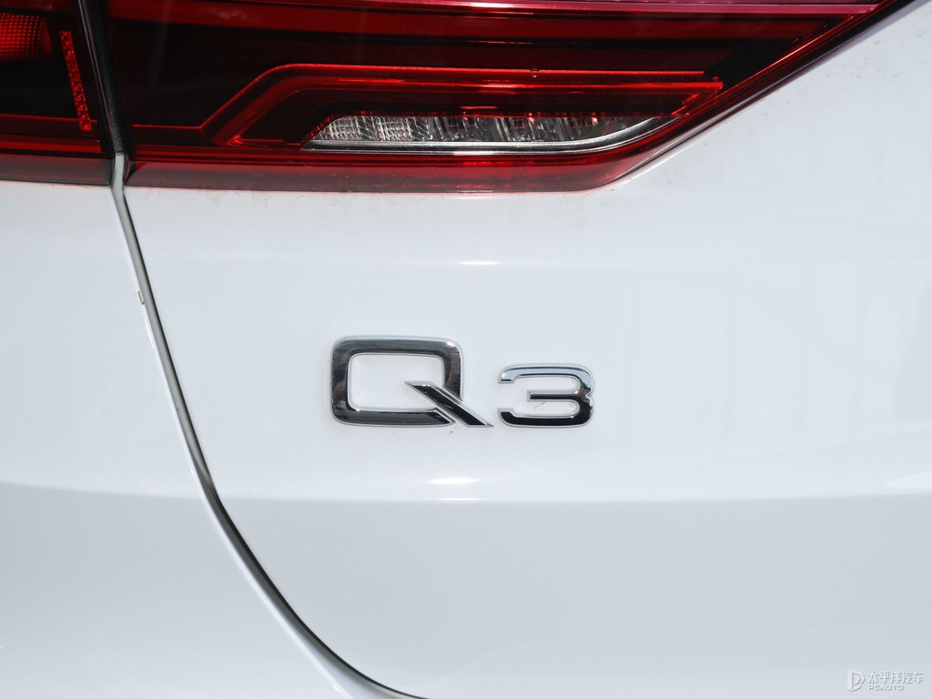 奧迪Q3車尾外觀圖片