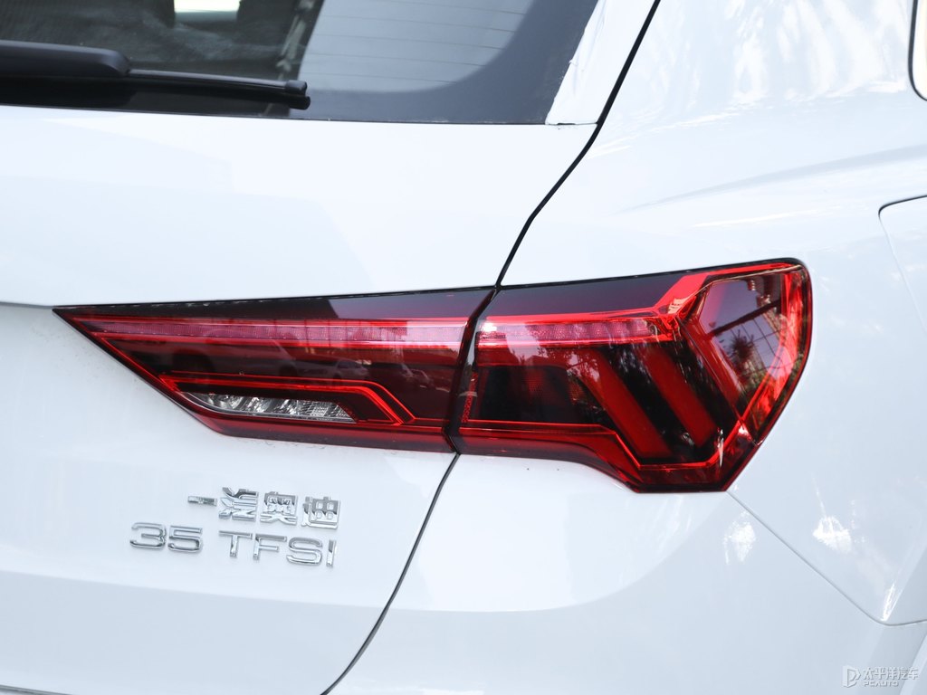 奧迪Q3車尾外觀圖片