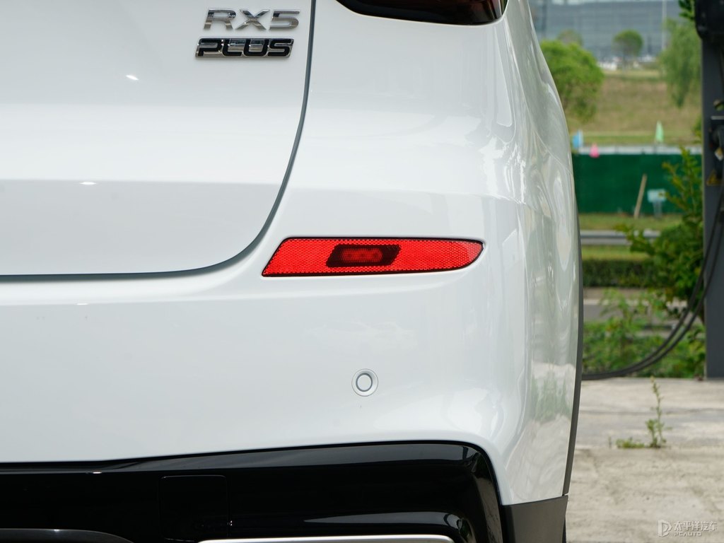 月光白榮威RX5車尾外觀圖片