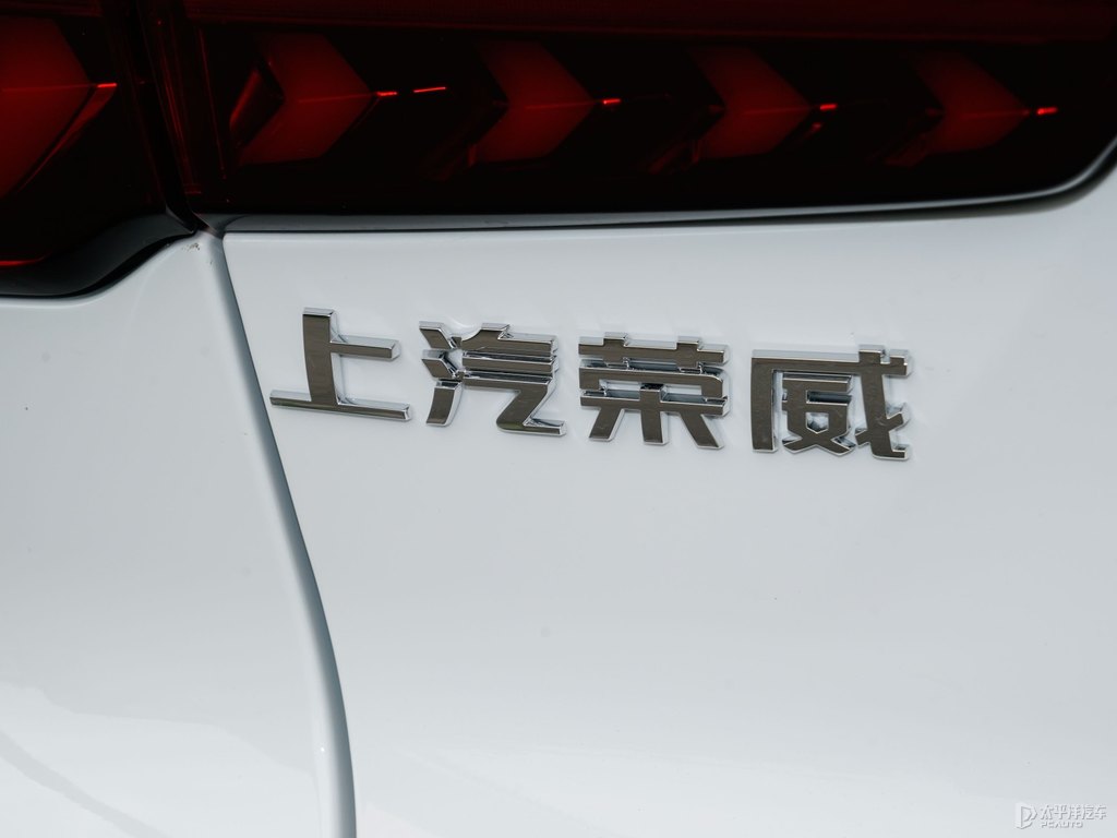 月光白榮威RX5車尾外觀圖片