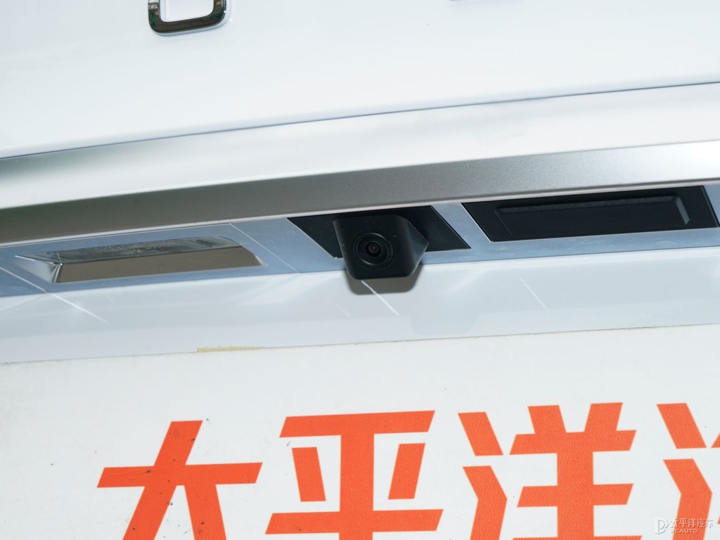 月光白榮威RX5車尾外觀圖片