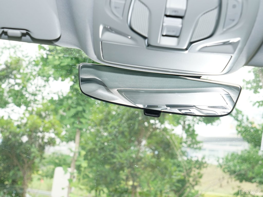 月光白榮威RX5車廂內(nèi)飾圖片