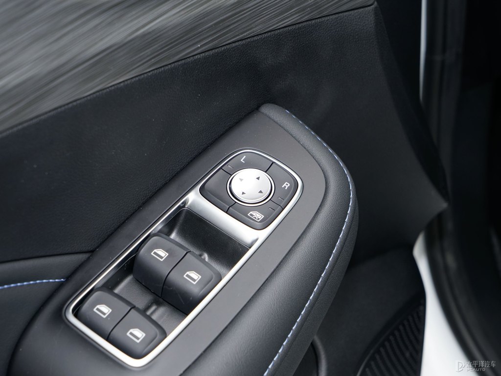 月光白榮威RX5車廂內(nèi)飾圖片