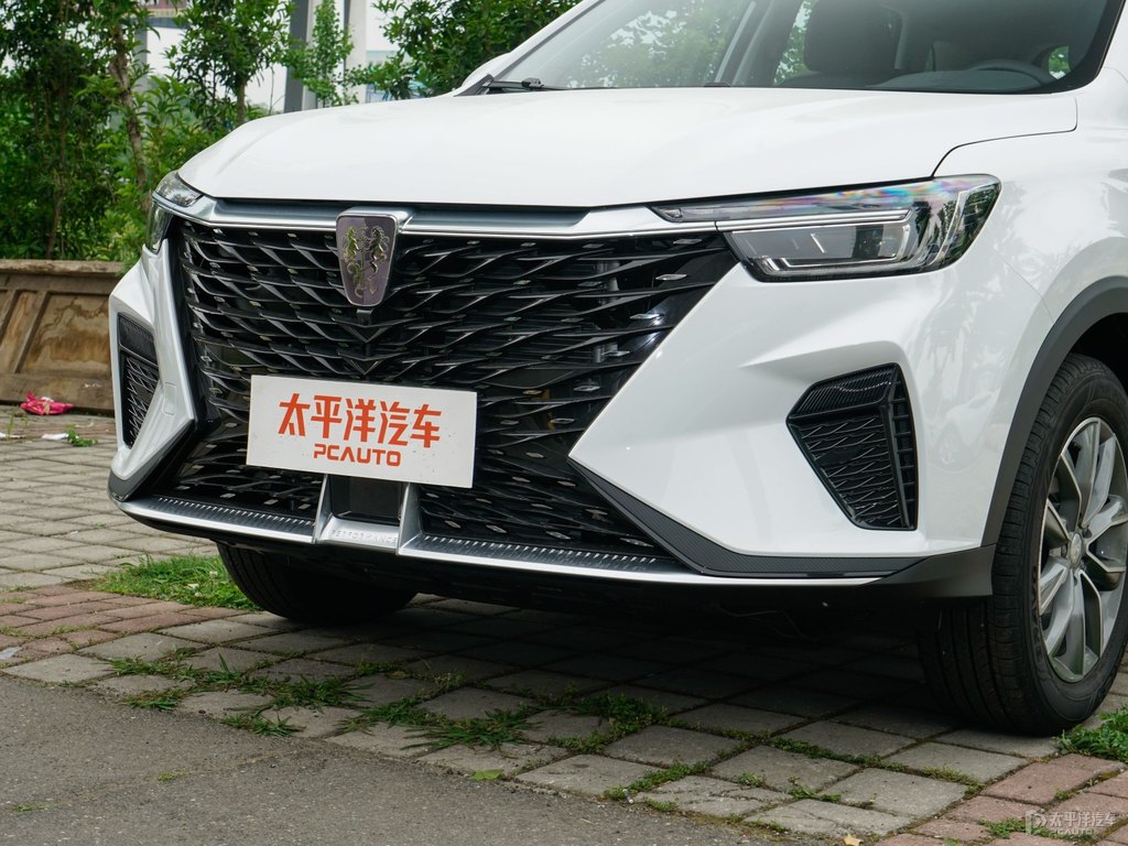 月光白榮威RX5車頭外觀圖片