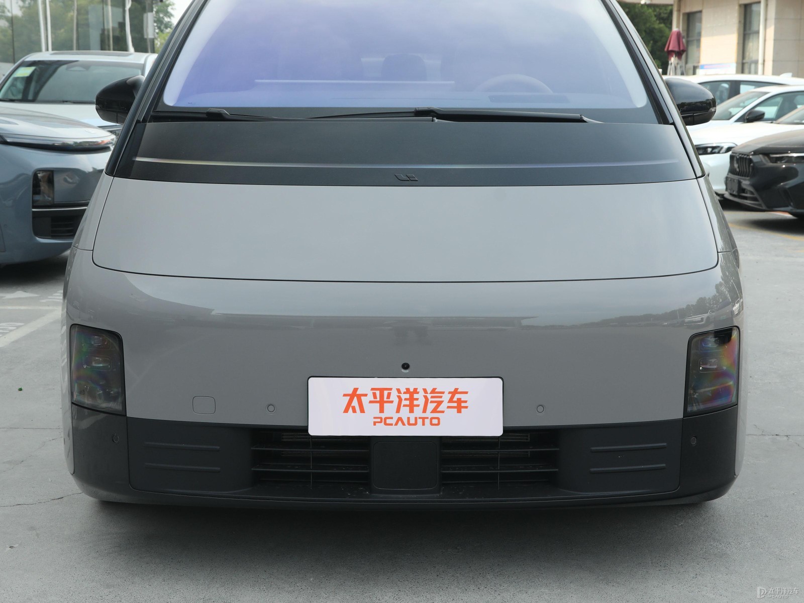 理想MEGA外觀高清大圖