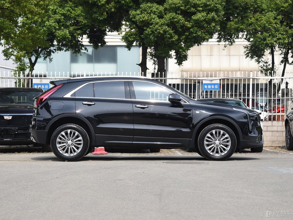 曜石黑凱迪拉克XT4整車外觀外觀圖片