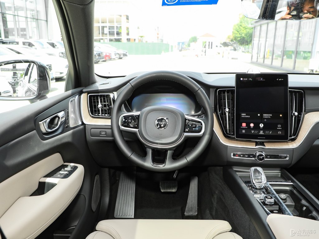 松湖綠沃爾沃XC60中控內(nèi)飾圖片