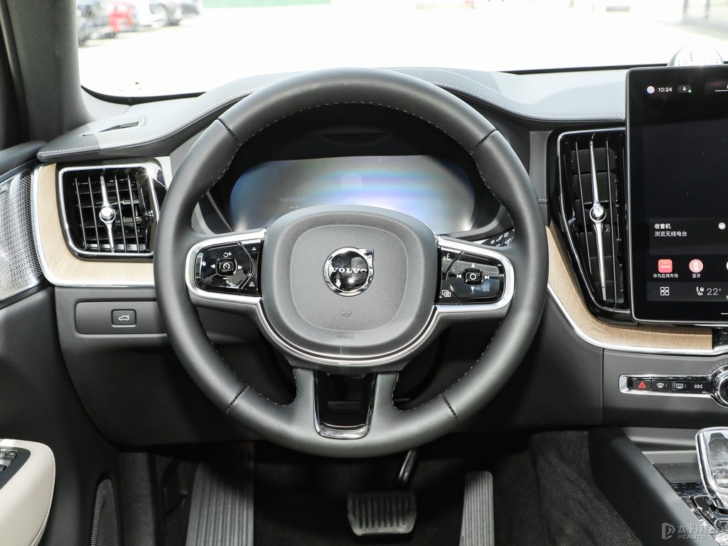 松湖綠沃爾沃XC60中控內(nèi)飾圖片