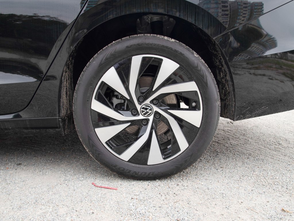 超感黑帕薩特車身外觀圖片