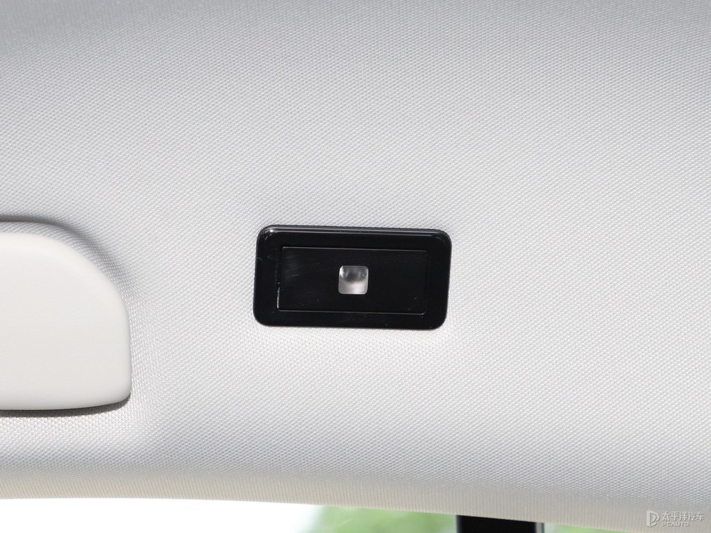銀翼灰標(biāo)致508車廂內(nèi)飾圖片