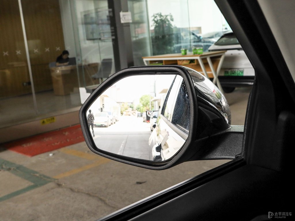 安第斯黑探險(xiǎn)者車身外觀圖片