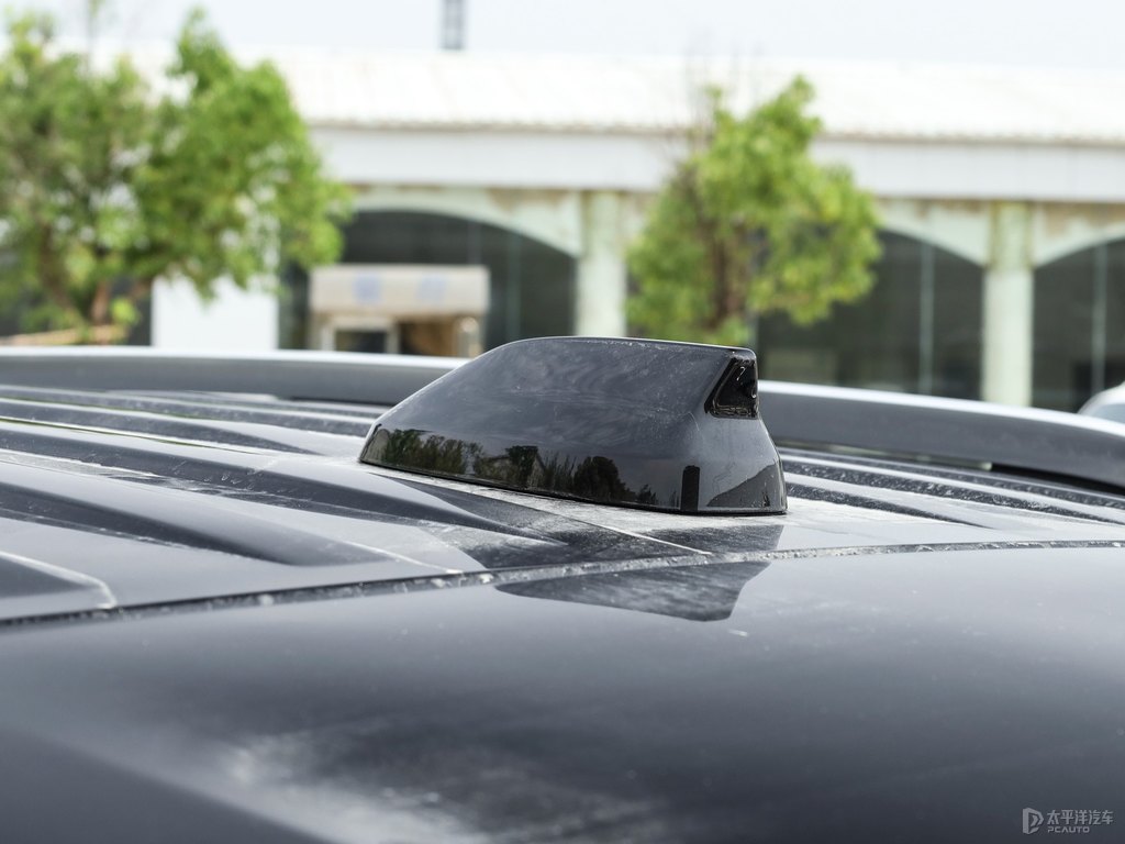 安第斯黑探險(xiǎn)者車身外觀圖片