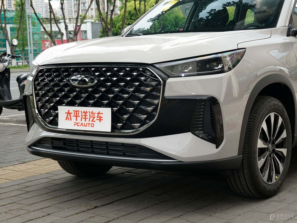 淺云灰瑞虎8 PLUS車頭外觀圖片