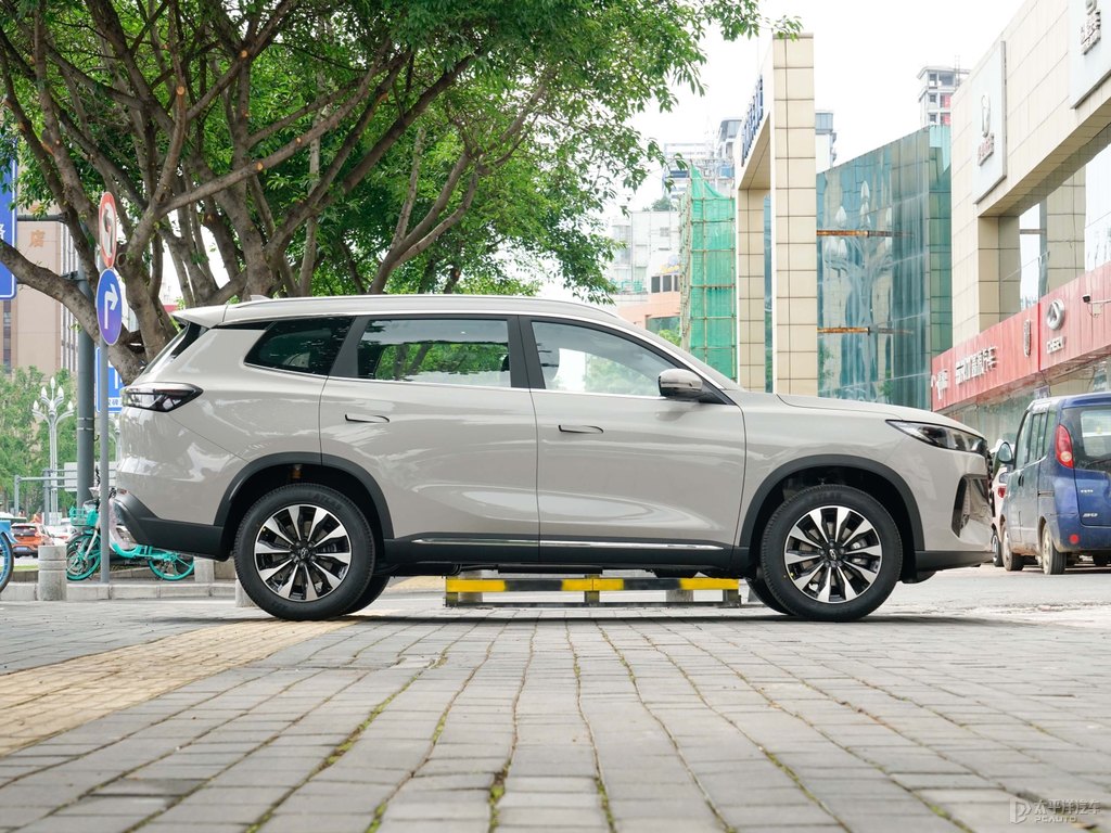 淺云灰瑞虎8 PLUS整車外觀外觀圖片