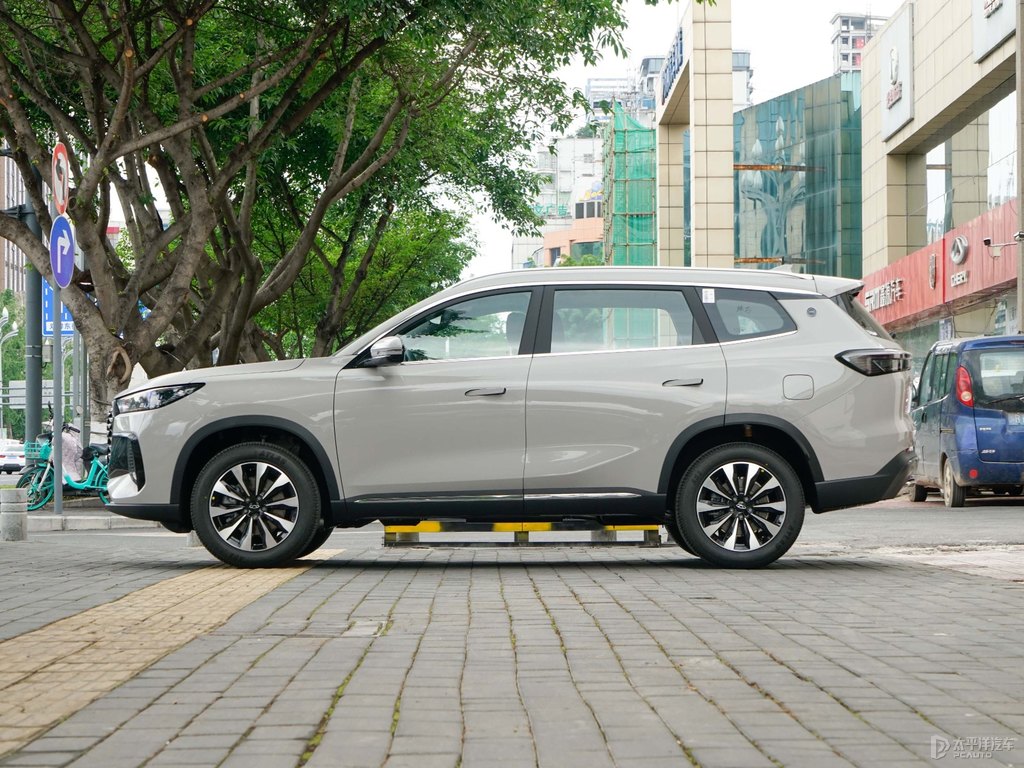 淺云灰瑞虎8 PLUS整車外觀外觀圖片