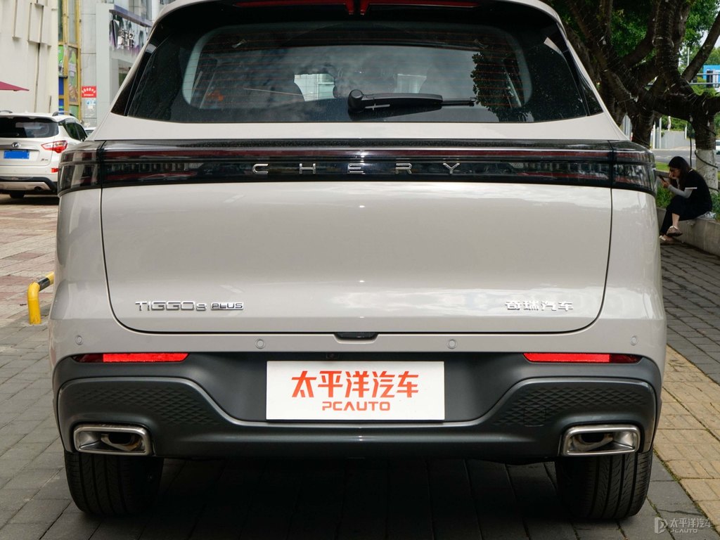 淺云灰瑞虎8 PLUS車尾外觀圖片