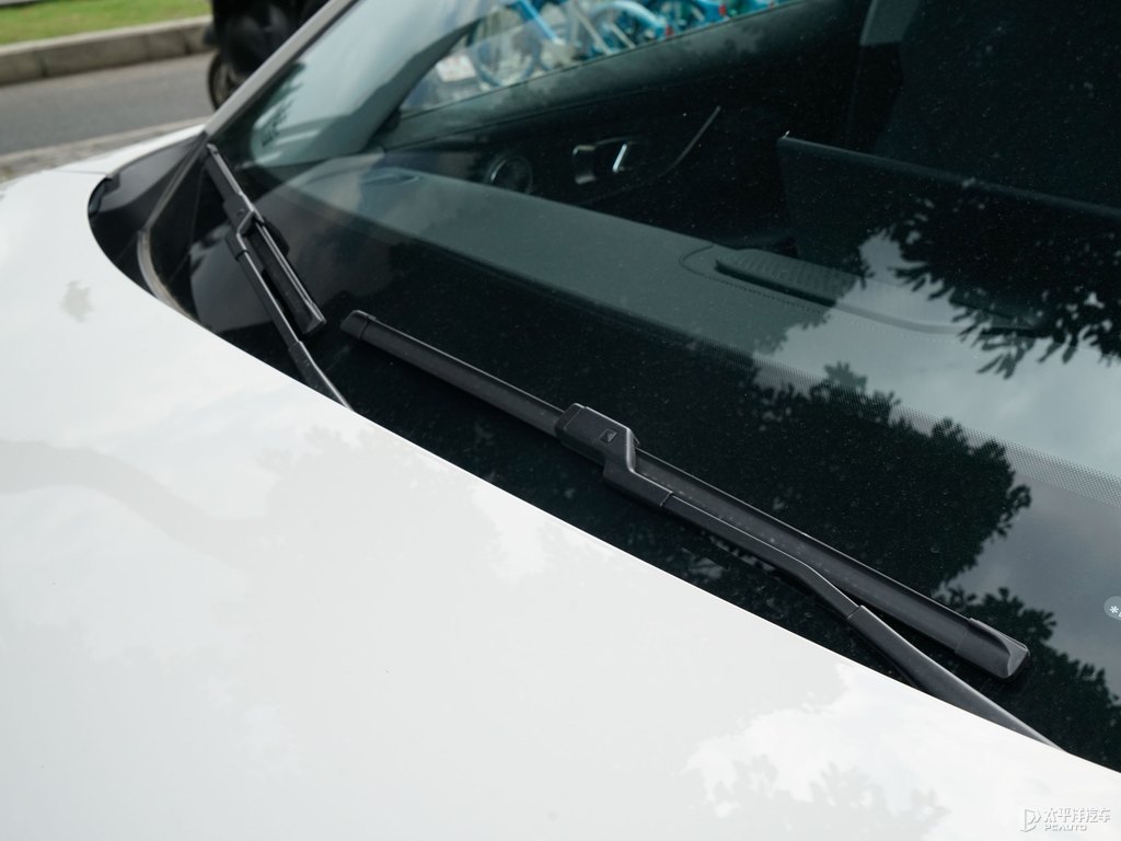 淺云灰瑞虎8 PLUS車身外觀圖片