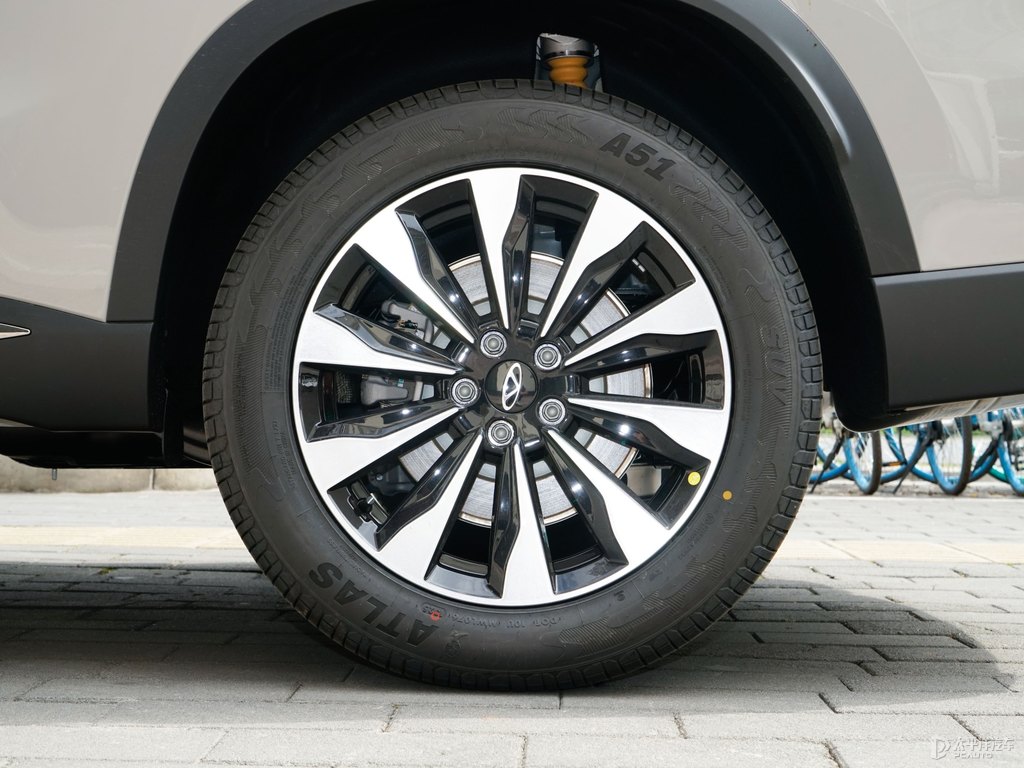 淺云灰瑞虎8 PLUS車身外觀圖片