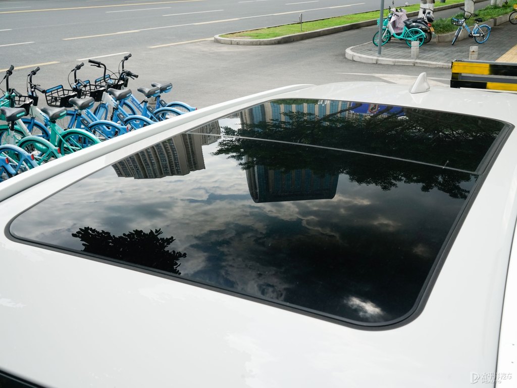 淺云灰瑞虎8 PLUS車身外觀圖片