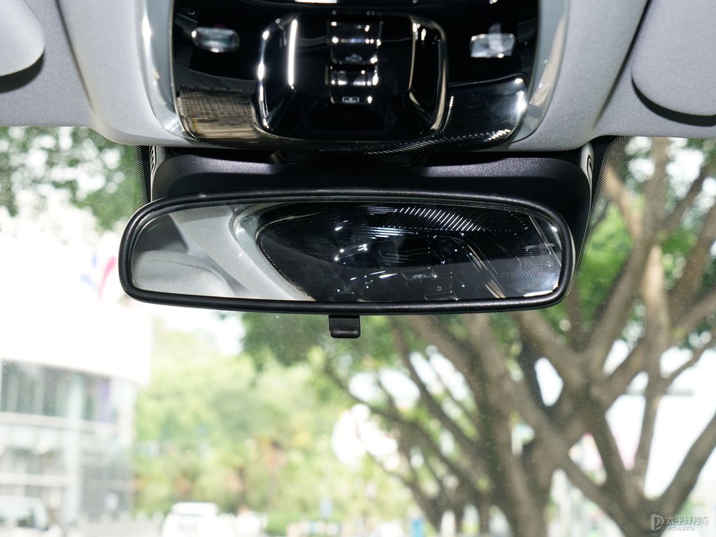 淺云灰瑞虎8 PLUS車廂內(nèi)飾圖片