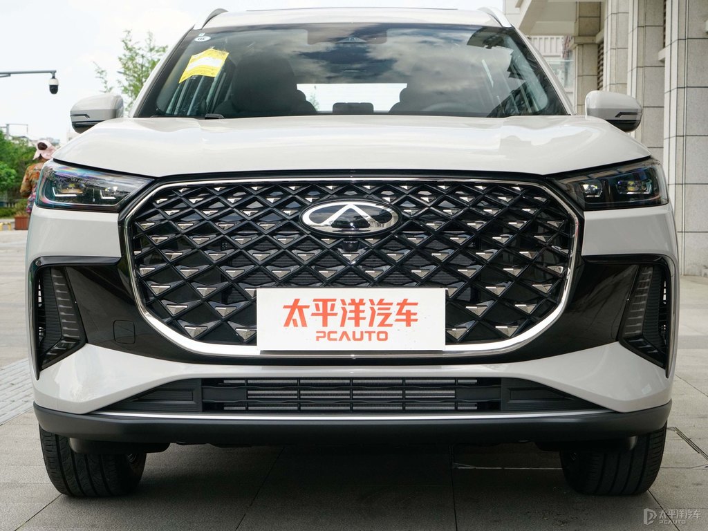 淺云灰瑞虎8 PLUS車(chē)頭外觀圖片