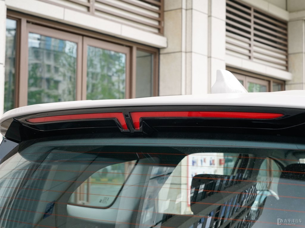 淺云灰瑞虎8 PLUS車尾外觀圖片