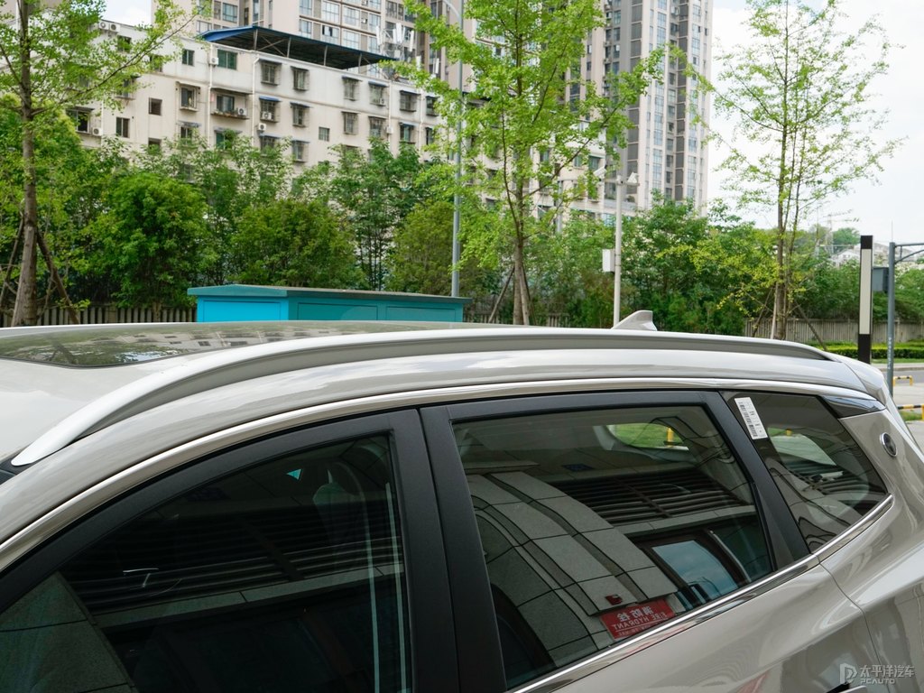 淺云灰瑞虎8 PLUS車(chē)身外觀圖片